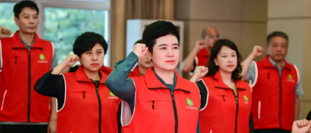 辽宁省残联举行干部职工全员加入省助残志愿服务总队入队仪式